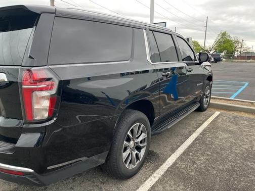 2023 Chevrolet Suburban LS