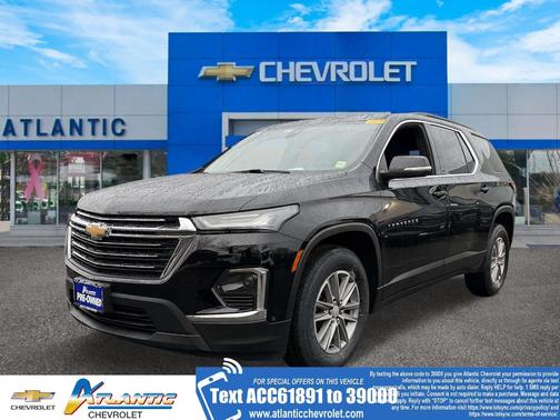Black Metallic 2023 Chevrolet Traverse LT Cloth