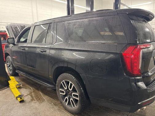 2022 GMC Yukon XL AT4