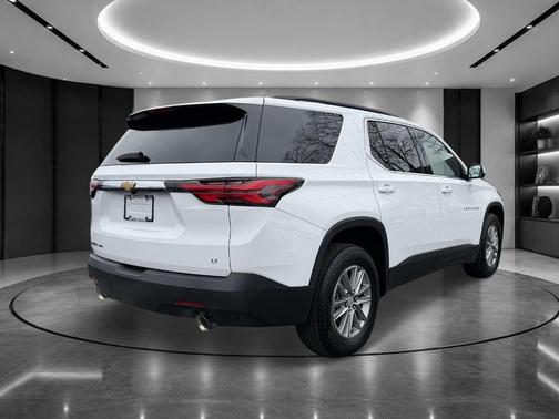 Summit White 2023 Chevrolet Traverse LT Cloth