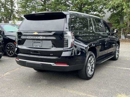 2025 Chevrolet Suburban LT
