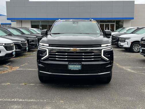 2025 Chevrolet Suburban LT