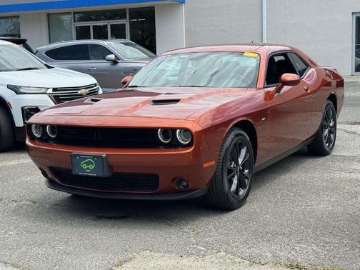 Sinamon Stick 2022 Dodge Challenger SXT