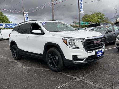 Summit White 2023 GMC Terrain SLE