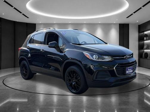 Black Metallic 2022 Chevrolet Trax LT