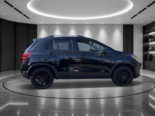 Black Metallic 2022 Chevrolet Trax LT