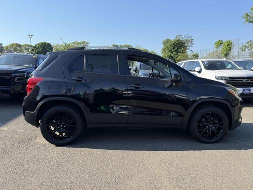 Black Metallic 2022 Chevrolet Trax LT