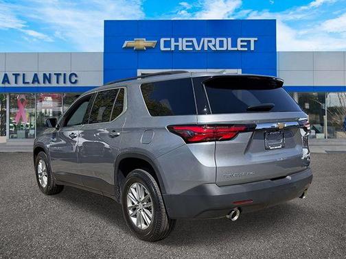 Sterling Gray Metallic 2023 Chevrolet Traverse LT Cloth