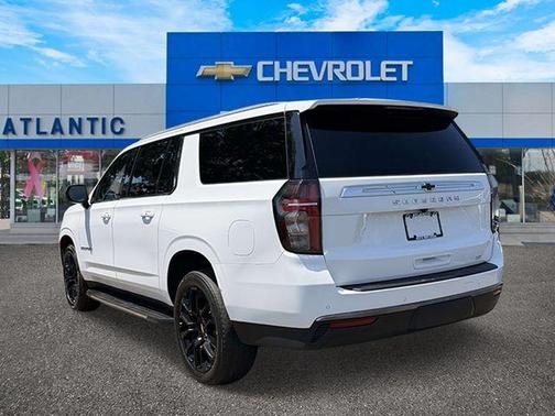 Summit White 2023 Chevrolet Suburban LT