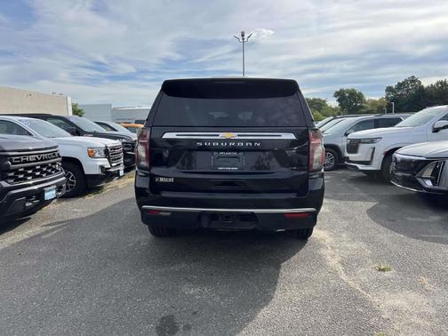 2023 Chevrolet Suburban LS