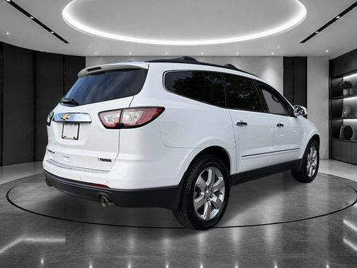 Summit White 2017 Chevrolet Traverse Premier