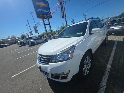 Summit White 2017 Chevrolet Traverse Premier