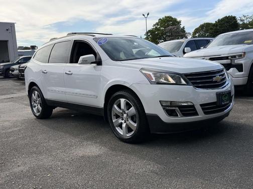 Summit White 2017 Chevrolet Traverse Premier