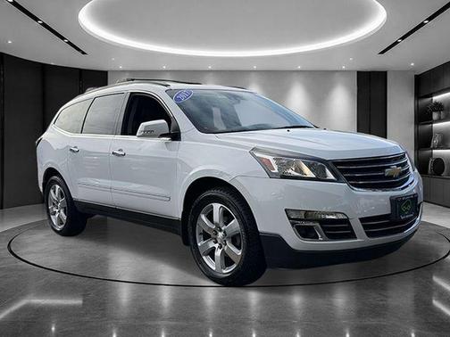 Summit White 2017 Chevrolet Traverse Premier