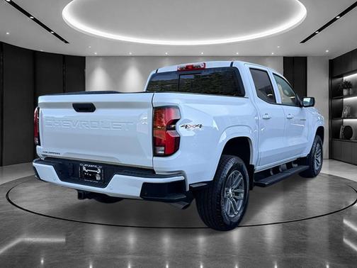Summit White 2025 Chevrolet Colorado LT