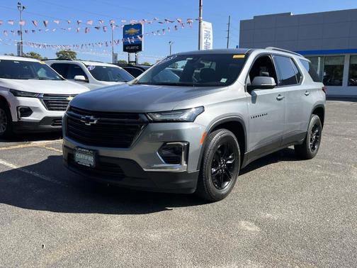 2023 Chevrolet Traverse LT Leather