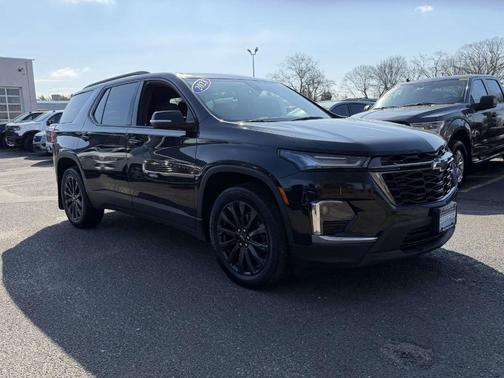 Mosaic Black Metallic 2023 Chevrolet Traverse RS