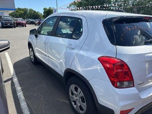 Summit White 2018 Chevrolet Trax LS