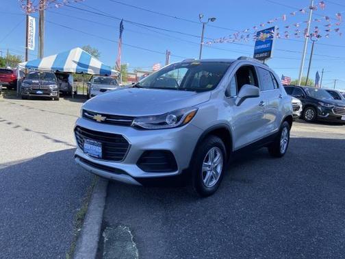 Photo 2 of 31 of 2019 Chevrolet Trax LT