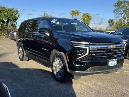 2025 Chevrolet Suburban LT