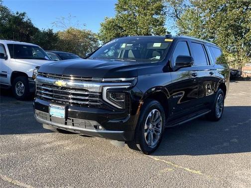 2025 Chevrolet Suburban LT