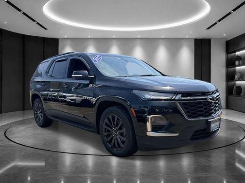 Black Metallic 2023 Chevrolet Traverse RS