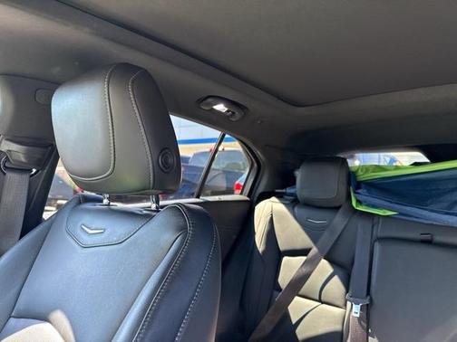 2022 Cadillac XT4 Premium Luxury
