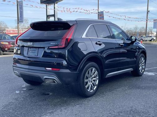 2022 Cadillac XT4 Premium Luxury