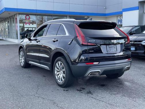 2022 Cadillac XT4 Premium Luxury