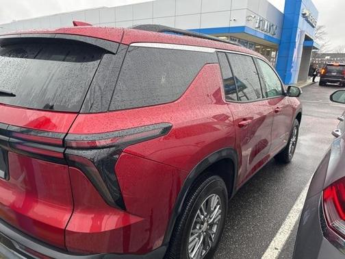 2025 Chevrolet Traverse LT