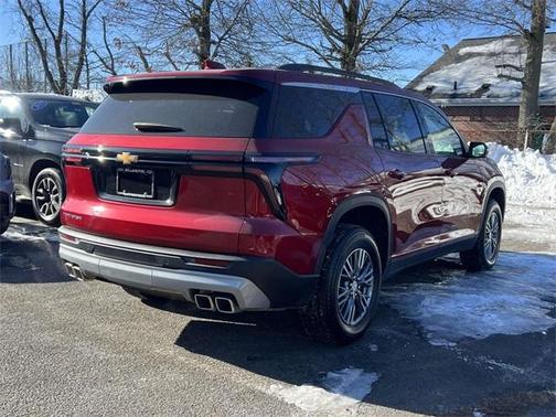 2025 Chevrolet Traverse LT