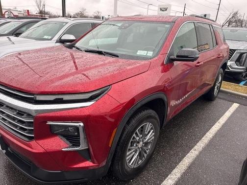 2025 Chevrolet Traverse LT