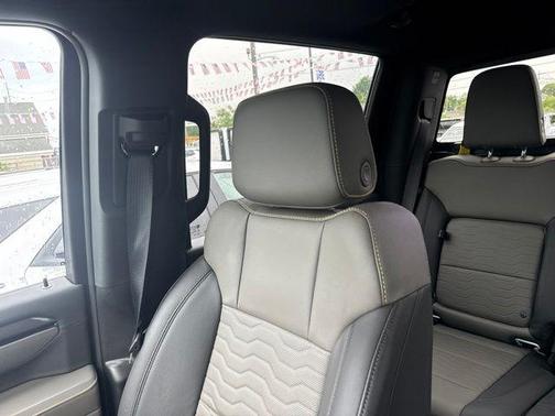Summit White 2025 Chevrolet Silverado 2500 ZR2