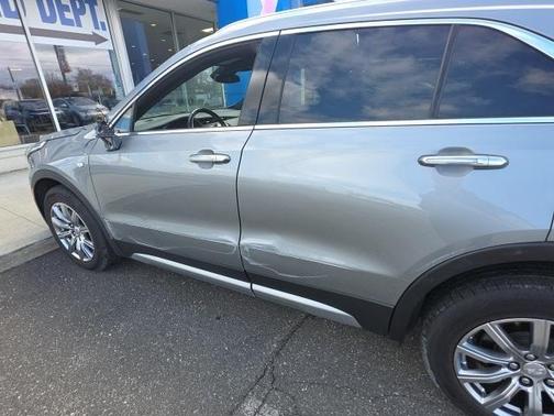 2023 Cadillac XT4 Premium Luxury