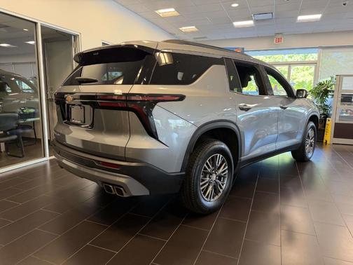 Sterling Gray Metallic 2026 Chevrolet Traverse LT