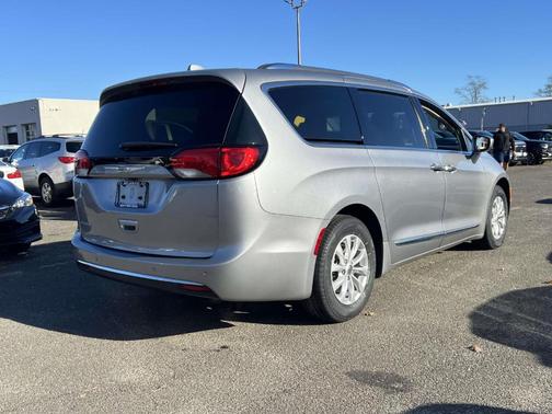2019 Chrysler Pacifica Touring-L
