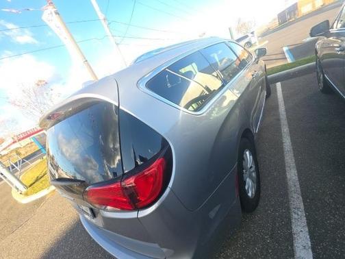 2019 Chrysler Pacifica Touring-L