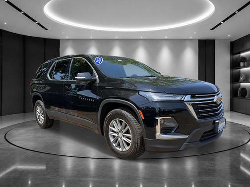 Black Metallic 2023 Chevrolet Traverse LT Cloth
