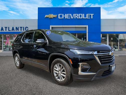 Black Metallic 2023 Chevrolet Traverse LT Cloth