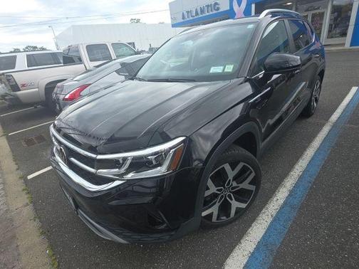 Deep Black Pearl Effect 2022 Volkswagen Taos 1.5T SEL