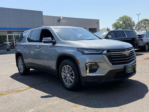 Sterling Gray Metallic 2023 Chevrolet Traverse LT Cloth