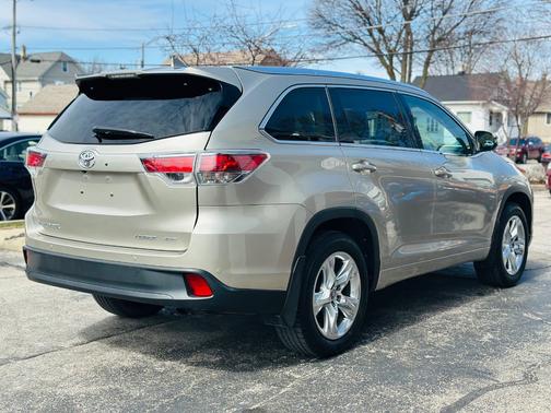 Gold 2016 Toyota Highlander Limited Platinum