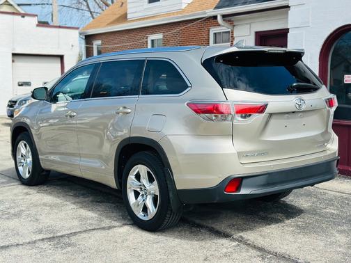 Gold 2016 Toyota Highlander Limited Platinum