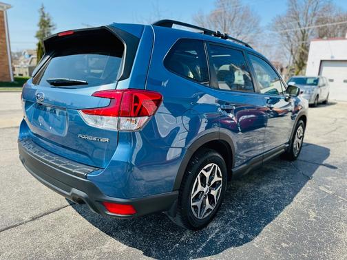 Blue 2019 Subaru Forester Premium