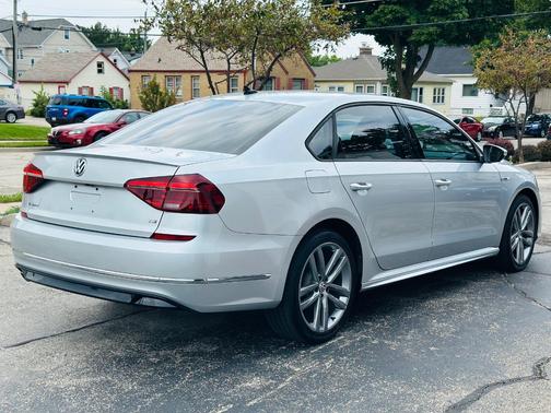 2018 Volkswagen Passat 2.0T R-Line