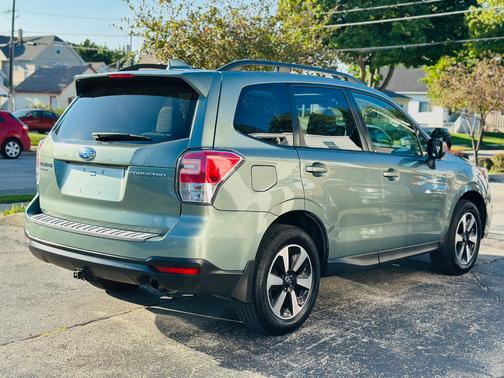 Green 2018 Subaru Forester 2.5i Premium