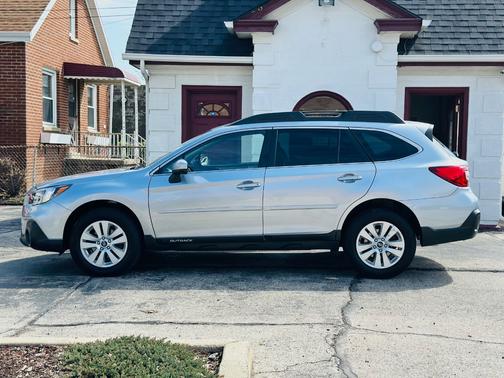 Silver 2019 Subaru Outback 2.5i Premium