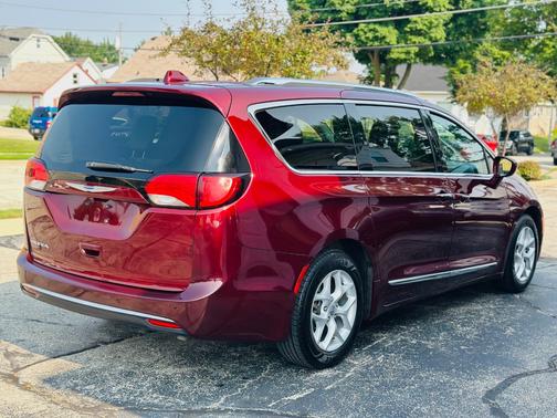 2018 Chrysler Pacifica Touring-L