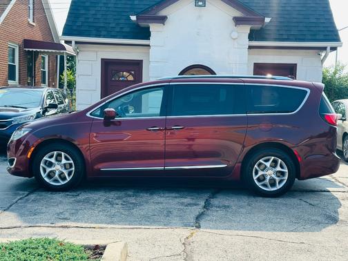 2018 Chrysler Pacifica Touring-L