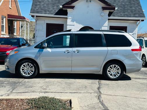 2014 Toyota Sienna XLE